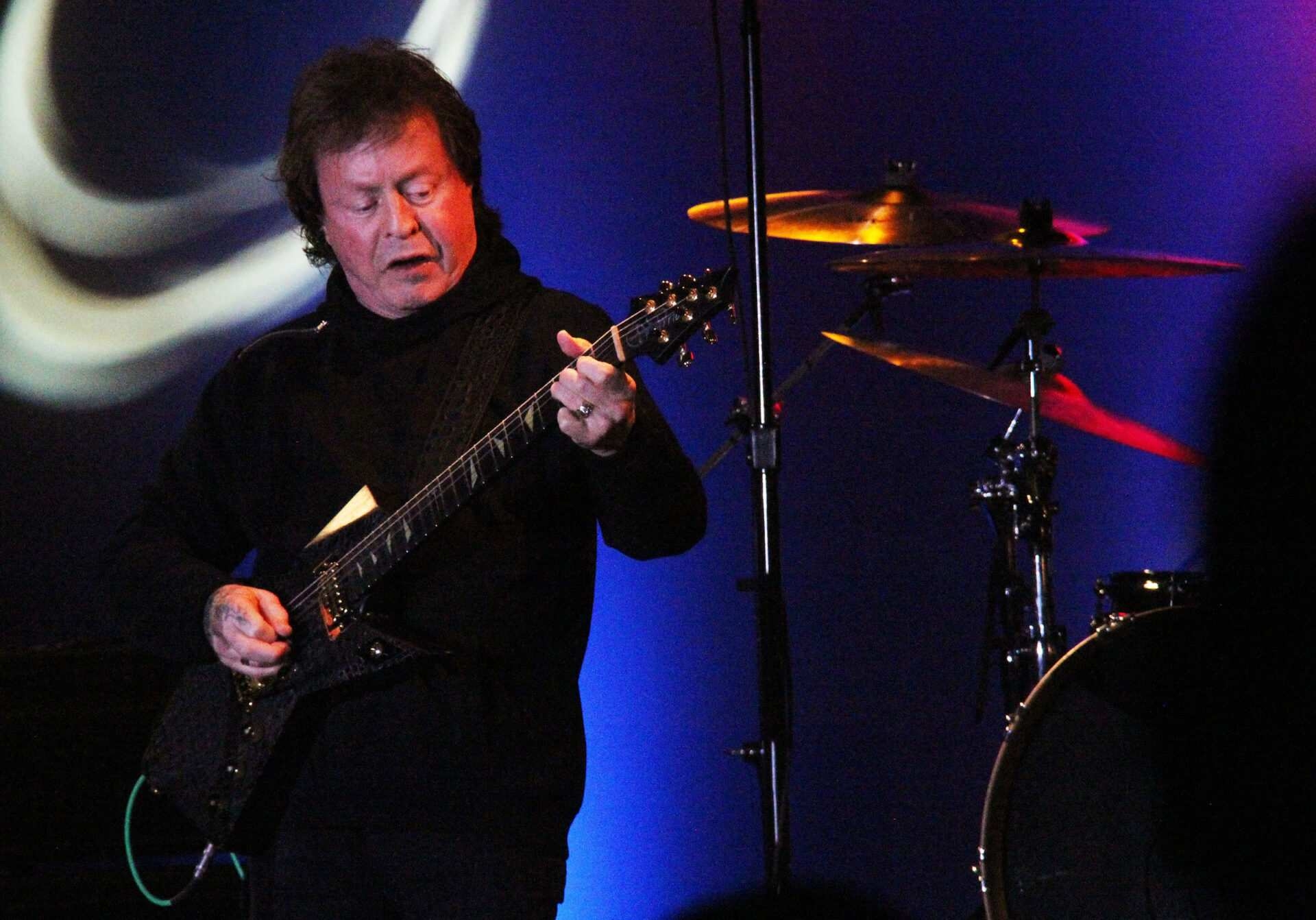 Classic rock guitarist, ‘Real American' singer Rick Derringer dies at 77