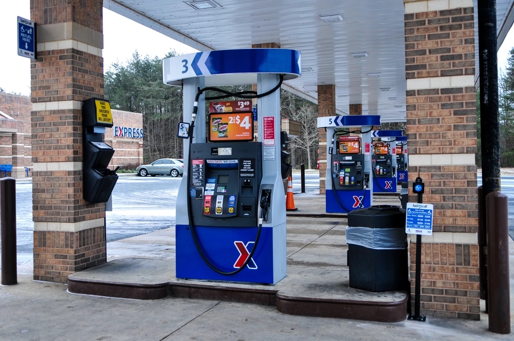 Gas prices at 4-year low under Trump admin