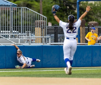 Cowgirls walk off ETAM