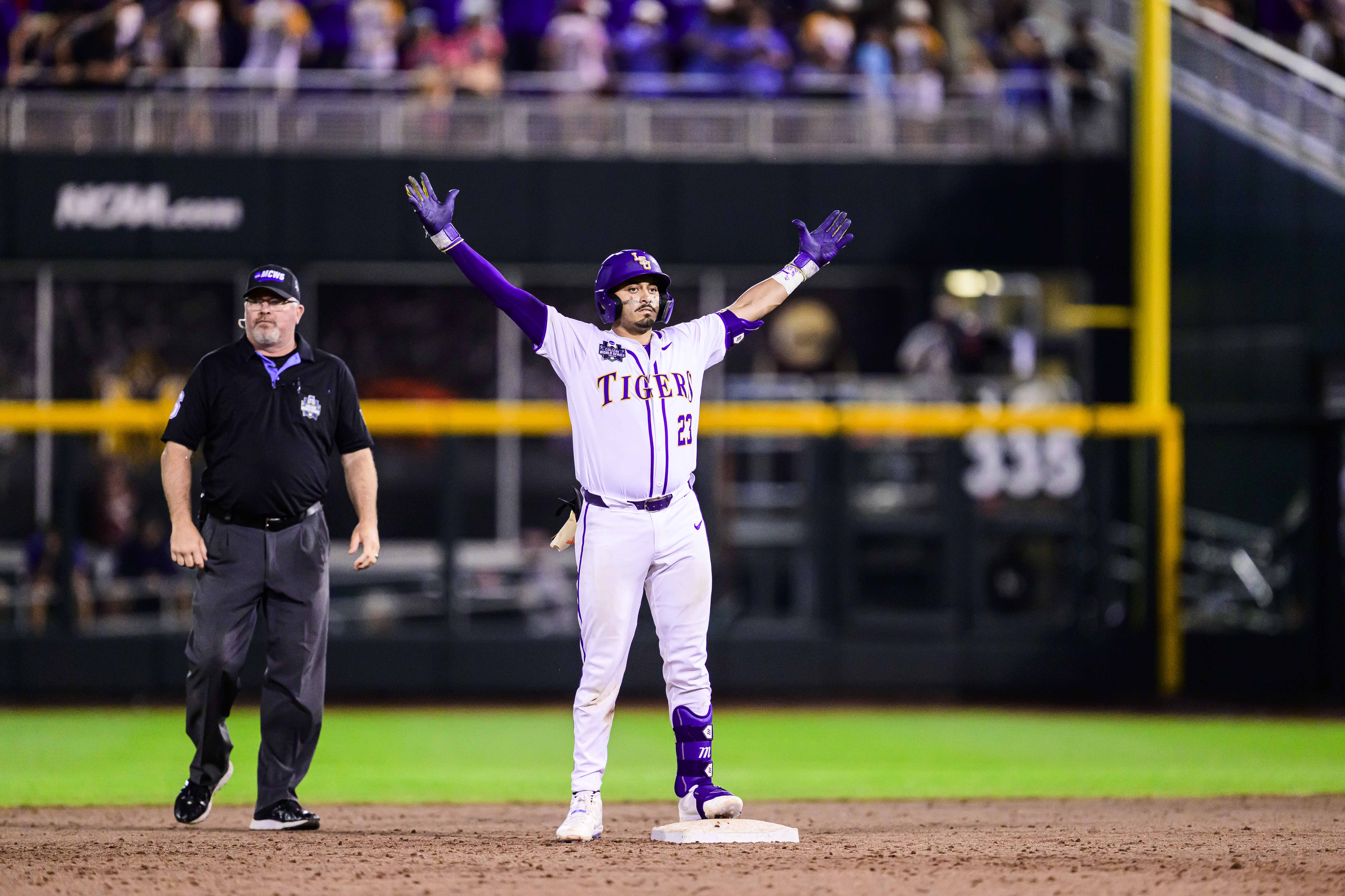 LSU headed to CWS finals after crazy walk-off rally beats Hogs