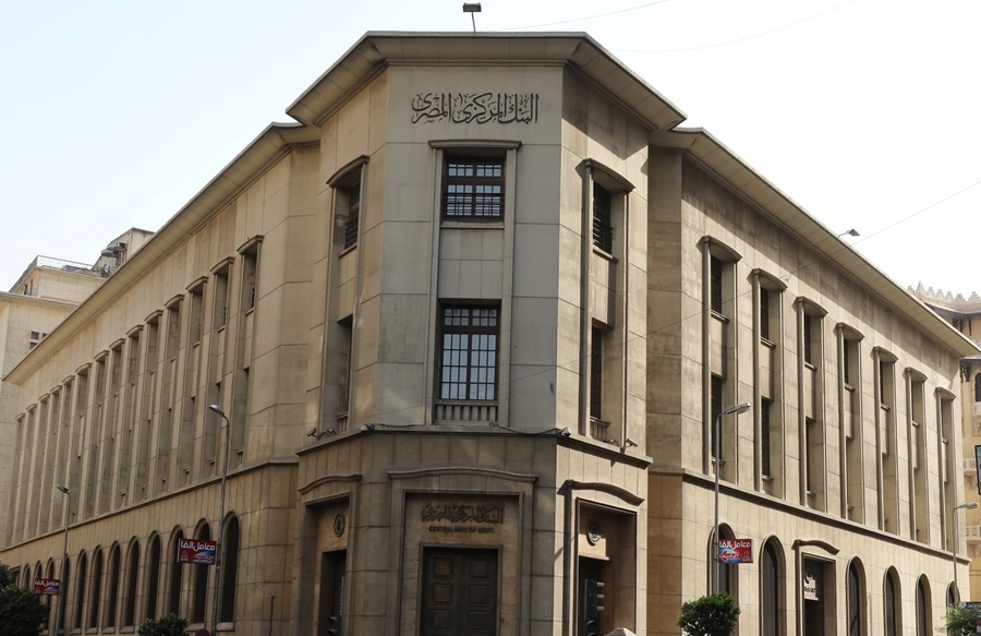 المركزي يكشف أسباب خفض سعر الفائدة على الإيداع والإقراض بواقع 100 نقطة