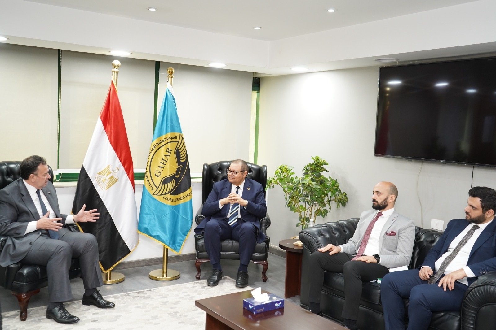 رئيس الاعتماد والرقابة يبحث آليات تمويل المنشآت الصحية بالقطاع الخاص مع البنك الأهلي