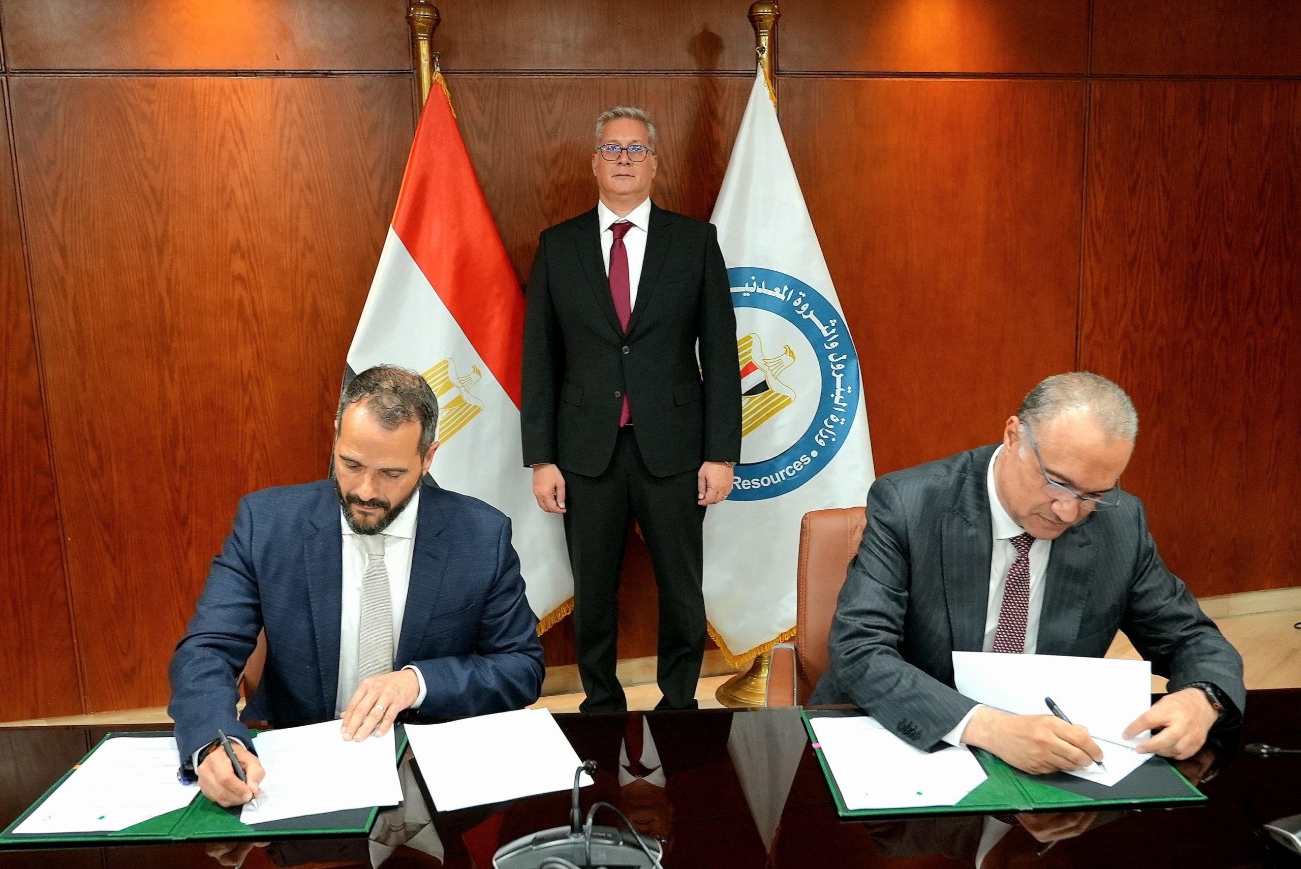 إيجاس توقع مذكرة تفاهم مع إكسون موبيل لتطوير الاتفاق بشأن منطقتي امتياز بالبحر المتوسط