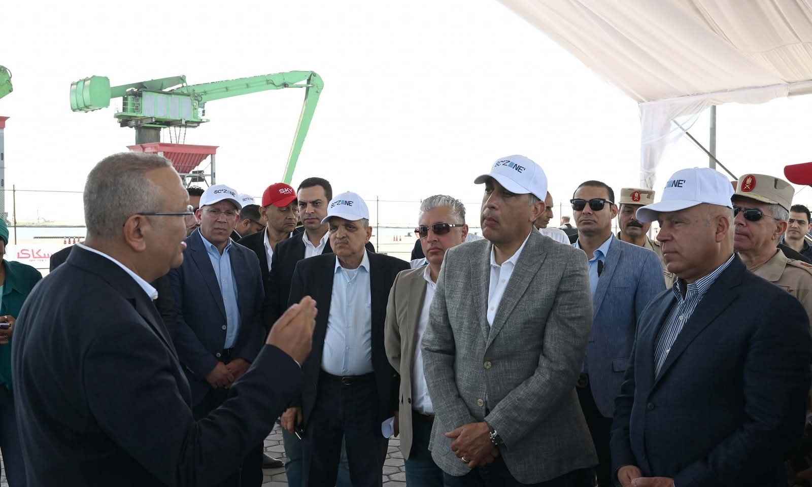 رئيس الوزراء يتفقد مشروعي «رووتس» و«سكاي للموانئ»