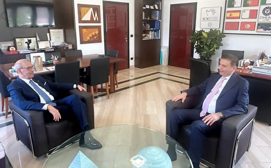 وزير الزراعة يبحث مع معهد سيام باري بإيطاليا تعزيز التعاون في مجال البحث الزراعي