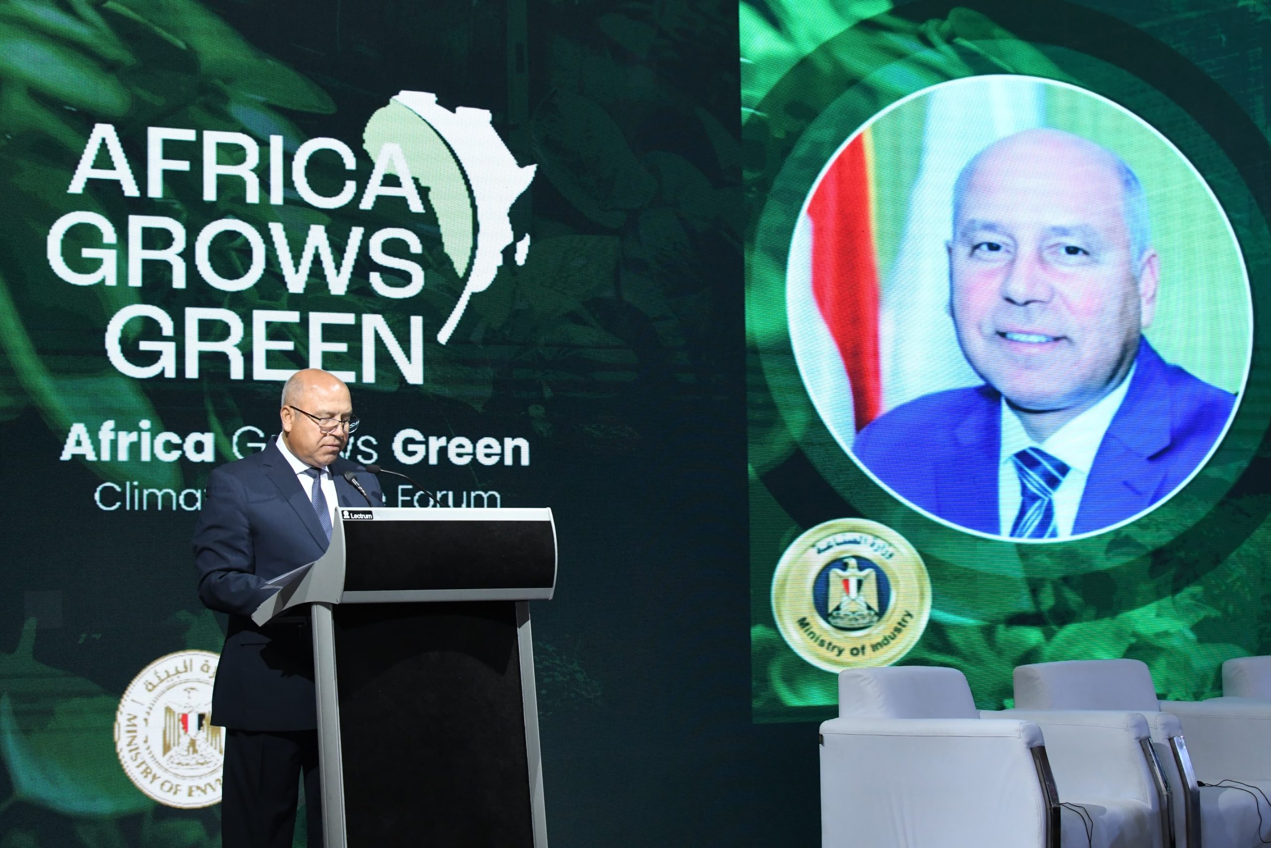 وزير الصناعة: مصر ملتزمة بدعم التحول نحو الاقتصاد الأخضر