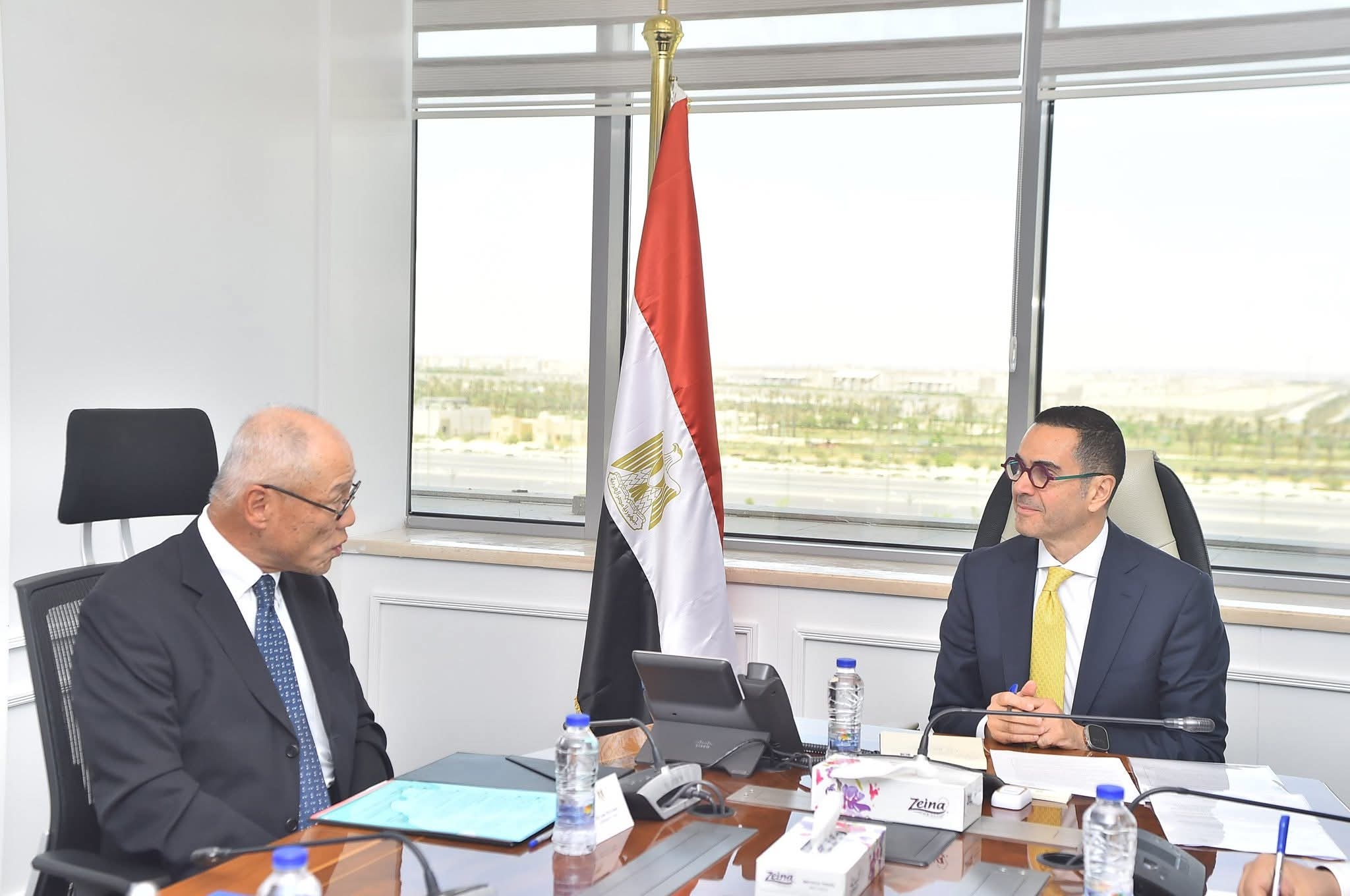 وزير الاستثمار يبحث مع السفير الياباني سبل تعزيز العلاقات الاقتصادية