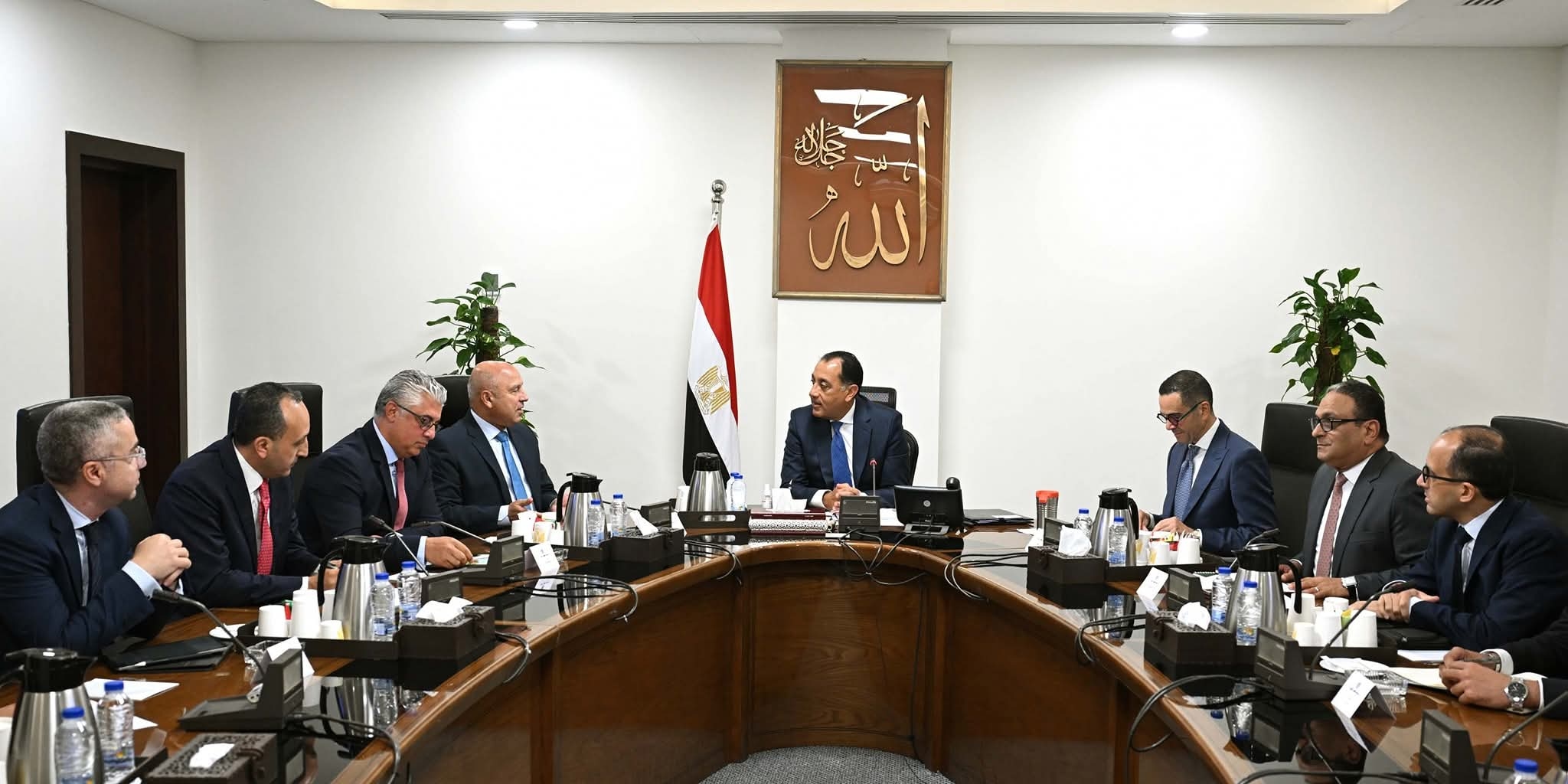 رئيس الوزراء: مستعدون لوضع «حوافز خارج الصندوق» لتوطين صناعة السيارات الكهربائية