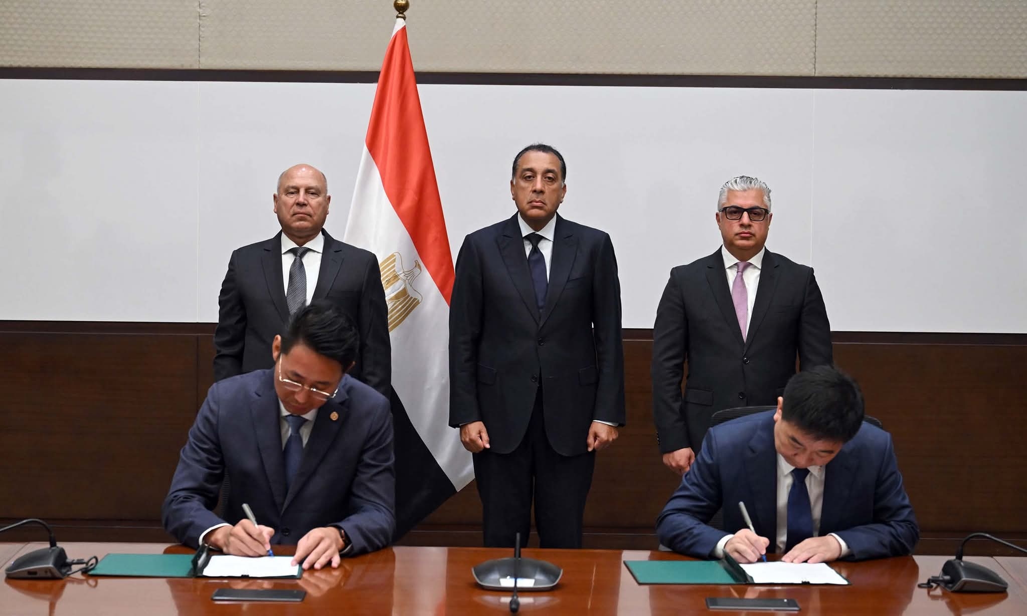 مصر توقع اتفاقية بمليار دولار مع «سايلون» الصينية لبناء مصنع إطارات سيارات