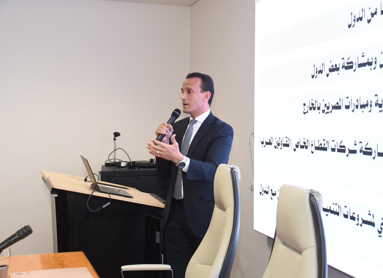 مساعد وزير الإسكان يلتقي عددا من سفراء مصر الجدد بالخارج