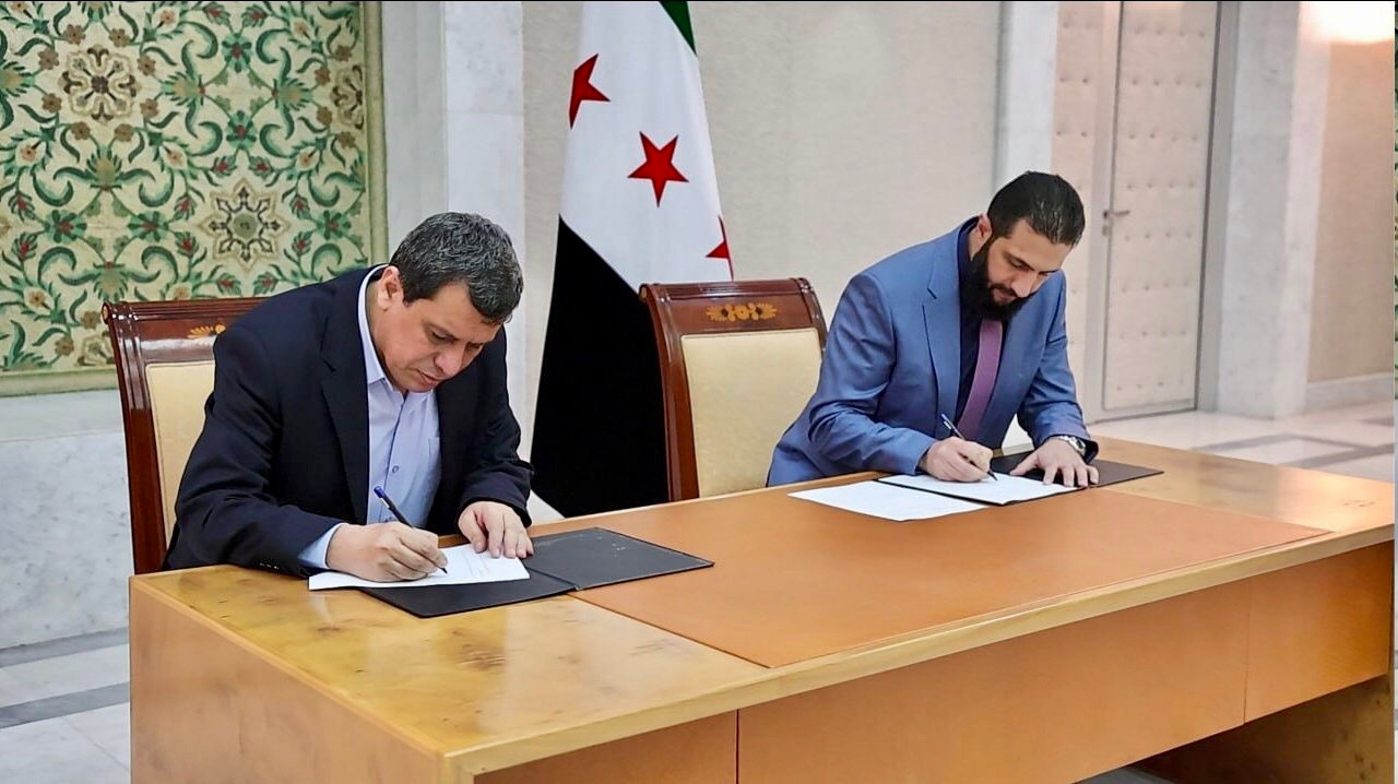 'قسد' الكردية توقع اتفاقاً مع الحكومة السورية تعترف بموجبه برفض التقسيم والعودة للاندماج