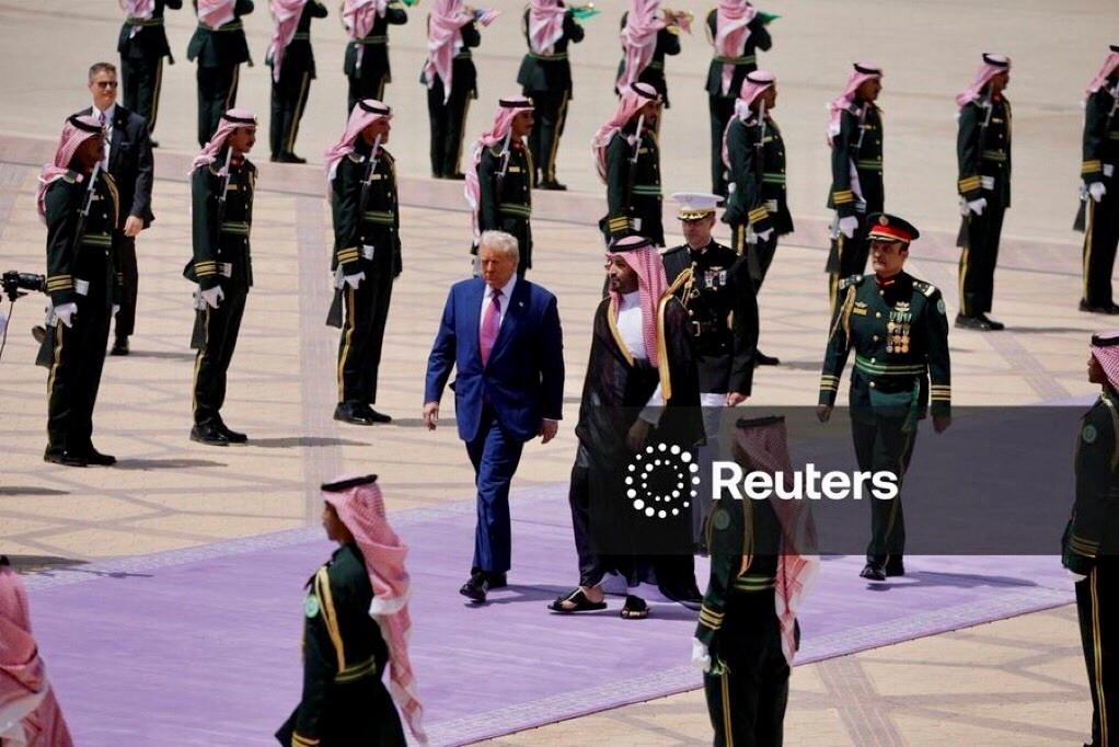 استقبال حافل لترامب في القصر الملكي السعودي قبيل بدء محادثات مع ولي العهد