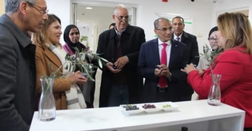 وحدة "مساندة البحث ونقل التكنولوجيا" بمركز البيوتكنولوجيا ببرج السدرية... أول وحدة بحثية تتحصل على شهادة الاعتماد في تحاليل زيت الزيتون