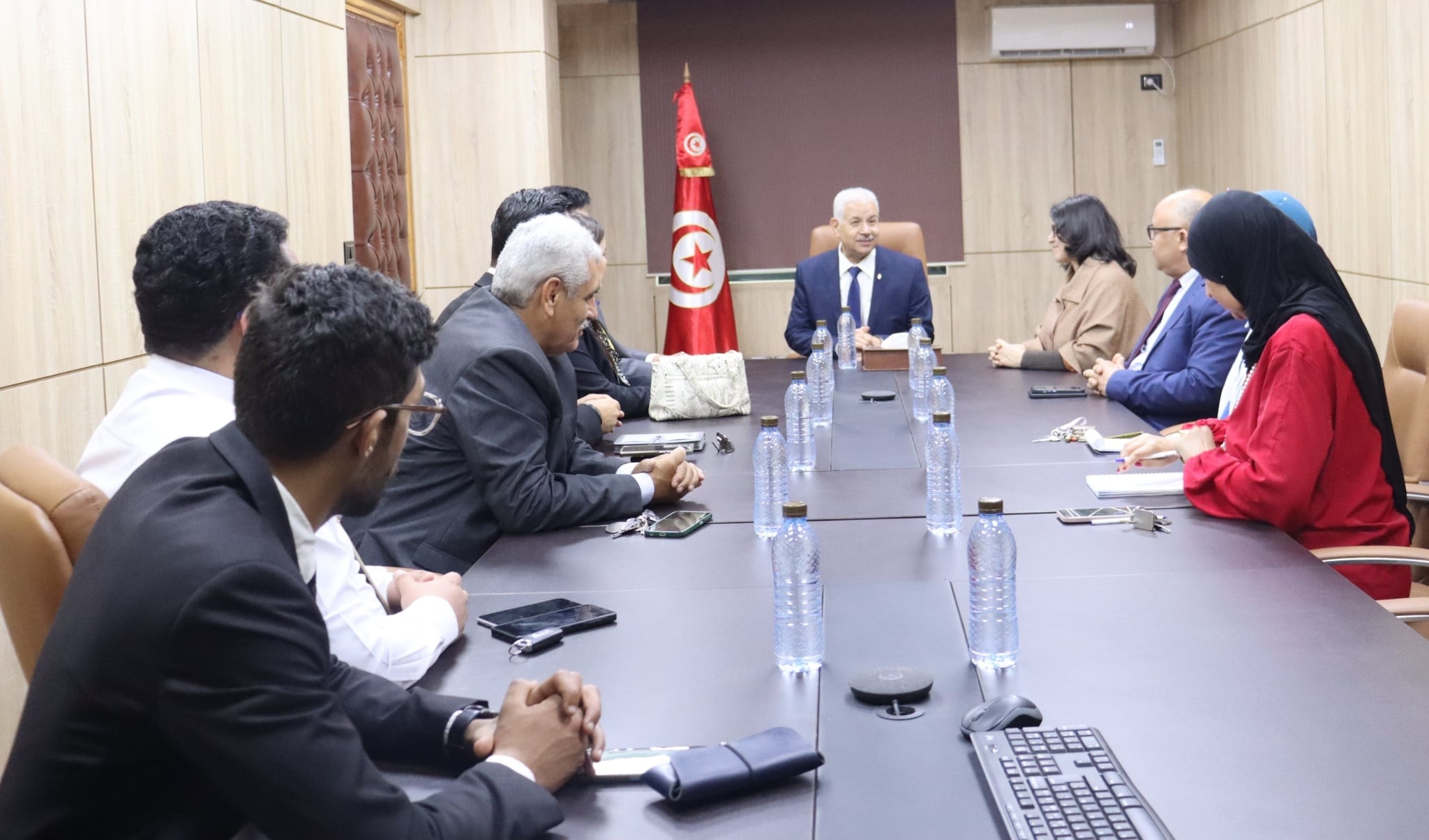 وزير التجارة يجري لقاء لدراسة الاستعدادات لتنظيم المؤتمر العالمي للغرفة الفتية الدولية