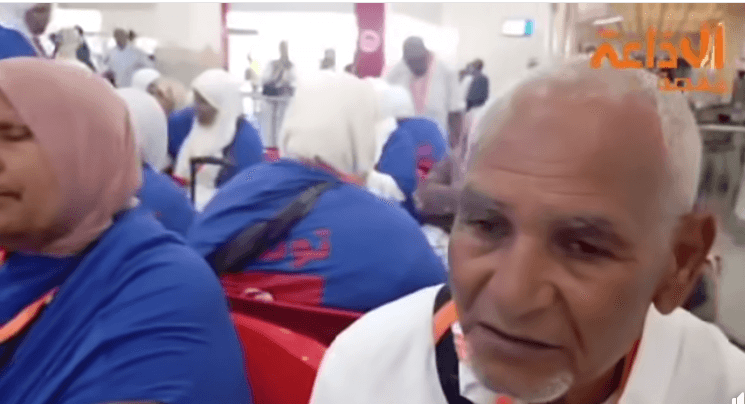 إذاعة قفصة تواكب من مطار توزر نفطة الدولي رحلة الحجيج في اتجاه البقاع المقدسة