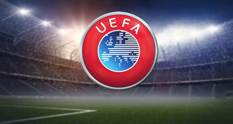 الاتحاد الأوروبي لكرة القدم يعتذر بعد نفاد الميداليات خلال حفل التتويج في الدوري الأوروبي