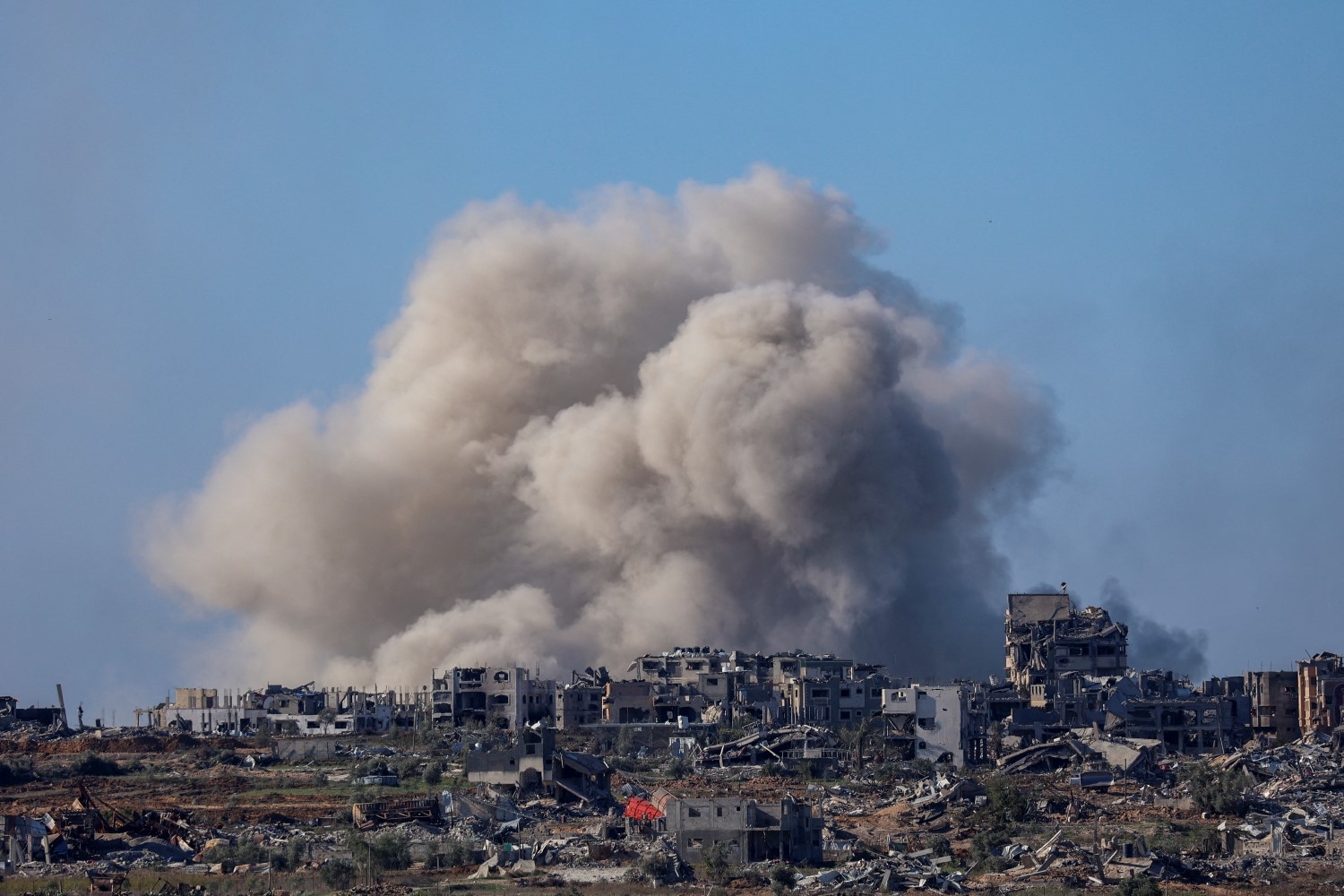 استشهاد 5 فلسطينيين في غارة للاحتلال على دير البلح
