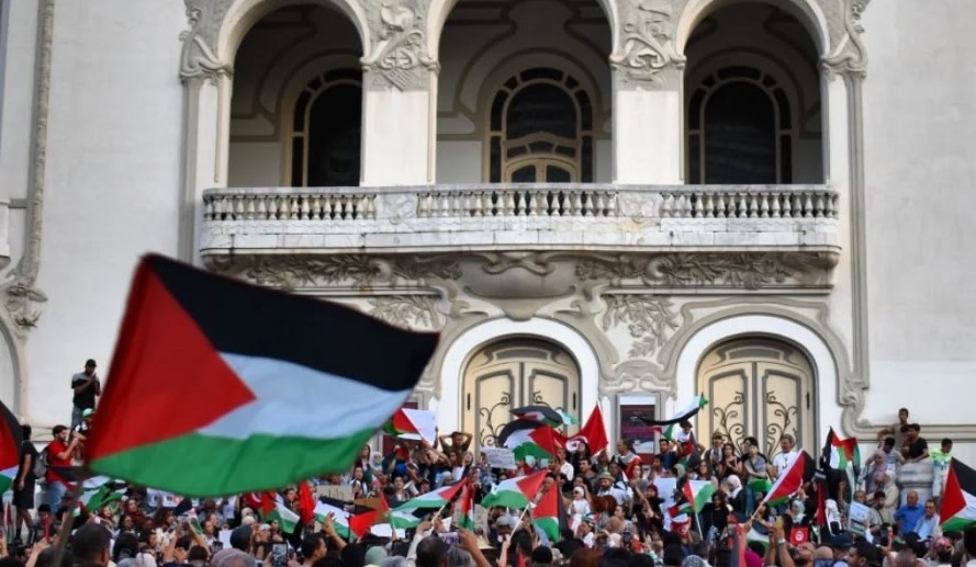 وقفة تضامنية مع ''قافلة الصمود'' أمام المسرح البلدي بالعاصمة