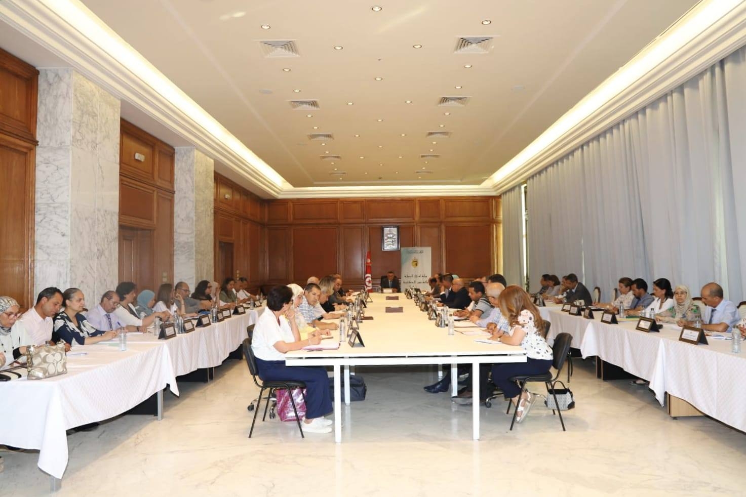 وزير أملاك الدولة والشؤون العقارية يعلن عن الانطلاق في إعداد المخطط التنموي للفترة الممتدة بين 2026-2030.