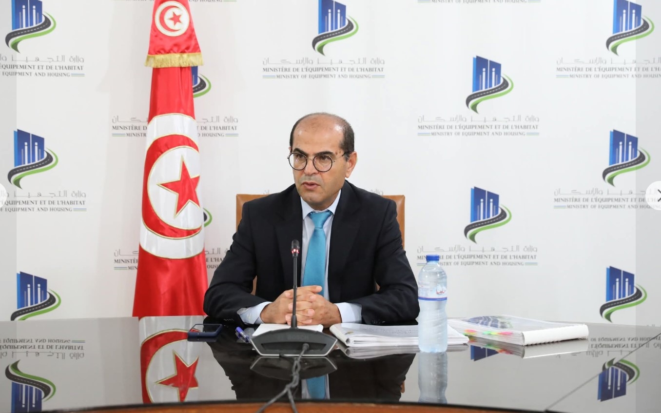 وزير التجهيز : ''قطاع الجسور والطرقات يحظى بالأولوية على مستوى الوزارة ''