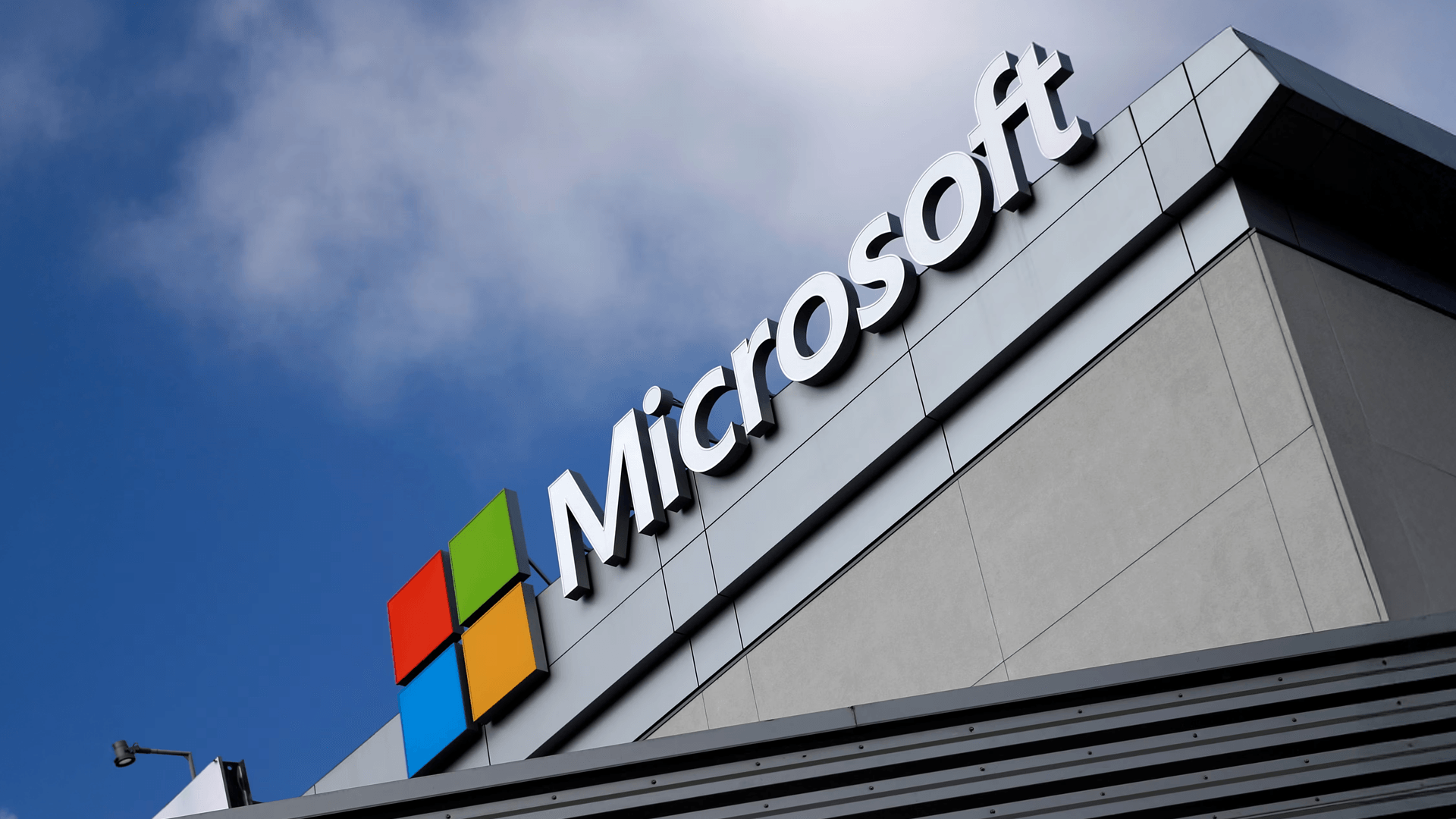 الإمارات تقود مستقبل الذكاء الاصطناعي بمساعدة Microsoft