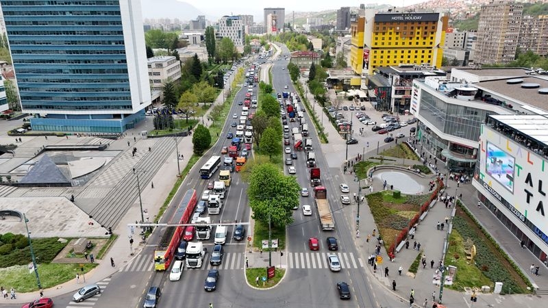 Bosnia's truck drivers protest, demand government help for the sector