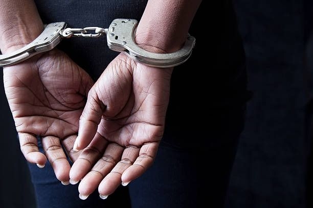 Woman held for allegedly assaulting daughter at laundromat