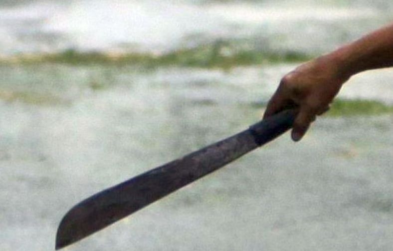 Machete-wielding men rob Sabak Bernam taska