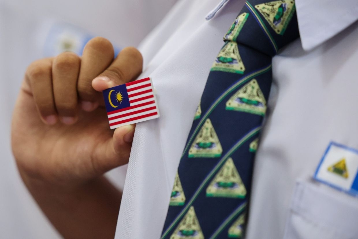 Put Jalur Gemilang badge on kindy kids too, proposes Unity Minister