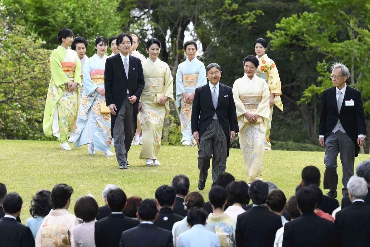 Japan Emperor, Empress host garden party for 1,800 guests; attendees include Mangaka, former Women's softball coach