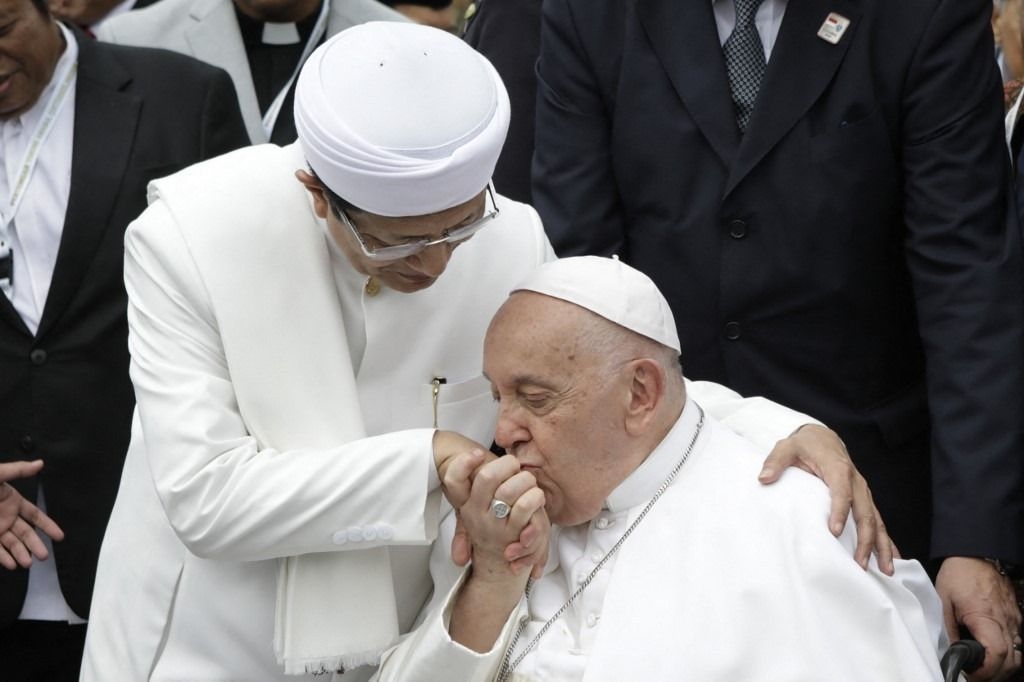 Officials, Catholic leaders in Indonesia send condolences for Pope Francis