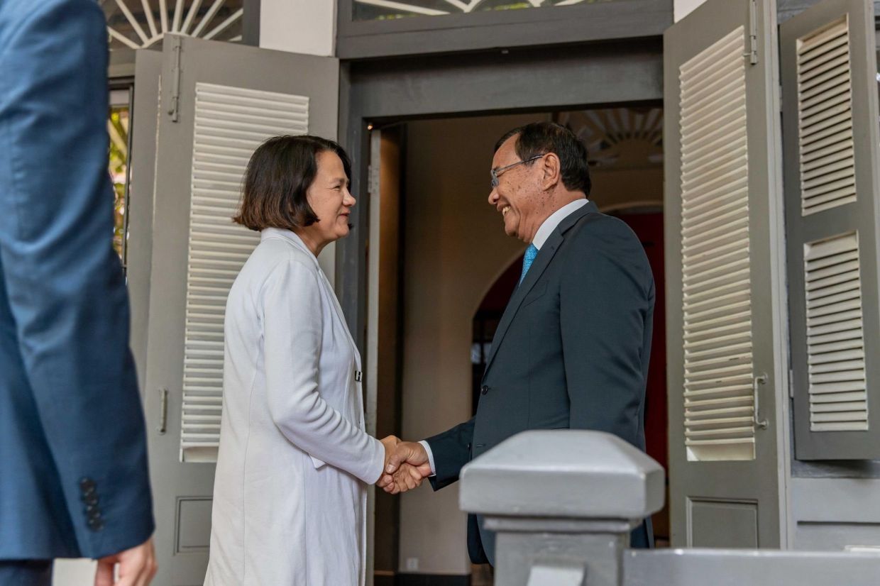 Cambodia and Britain pledge to further enhance ties