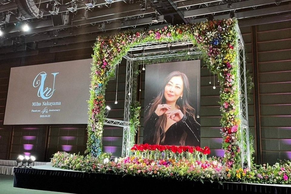 Tearful farewell to late Japanese star Miho Nakayama involving celeb friends and 10,000 fans