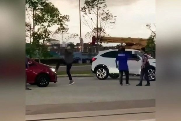 QuickCheck: Did a man kick a stranger's car during an argument in Kluang?