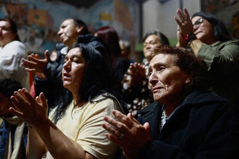 Buenos Aires' poor neighborhoods mourn 'slum pope' Francis