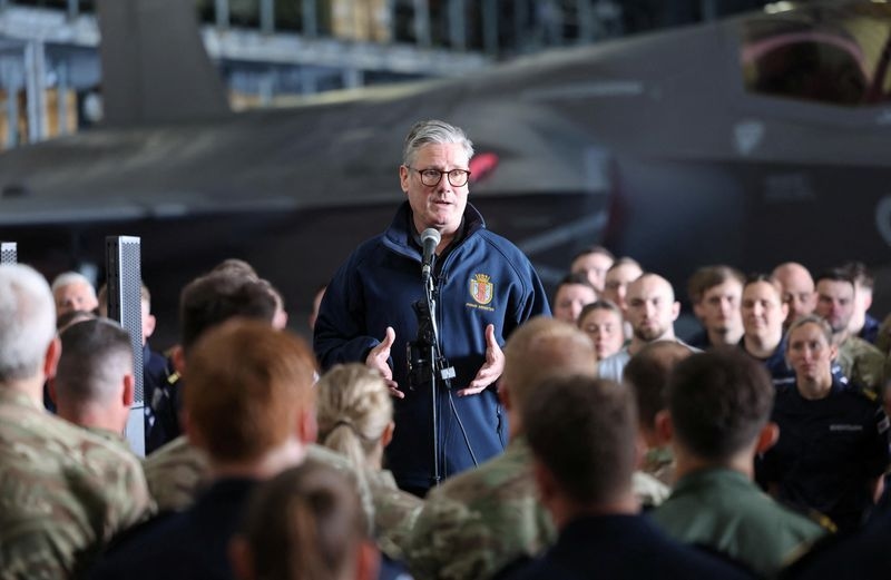 UK PM Starmer nears EU defence pact in shadow of Trump trade talks