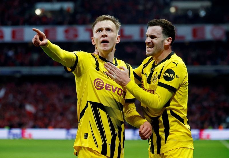 Soccer-Dortmund's Gross and Beier doubtful for Hoffenheim clash, says coach