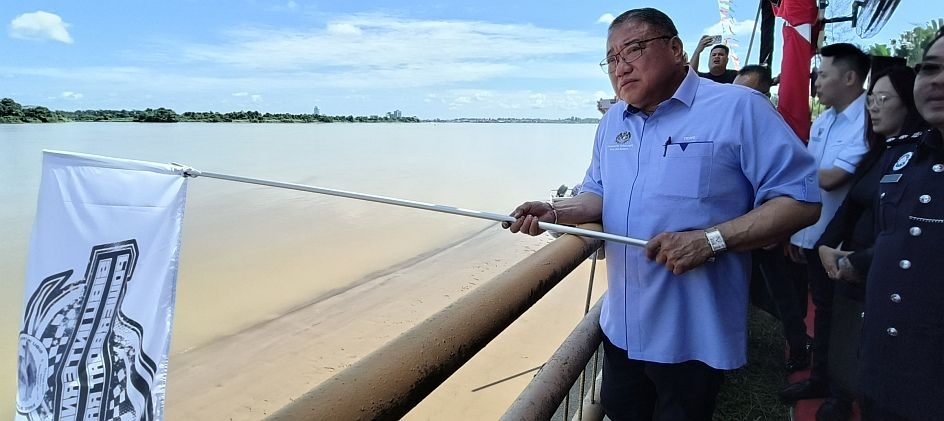 Tiong wants to see more overseas entrants in Sibu powerboat race
