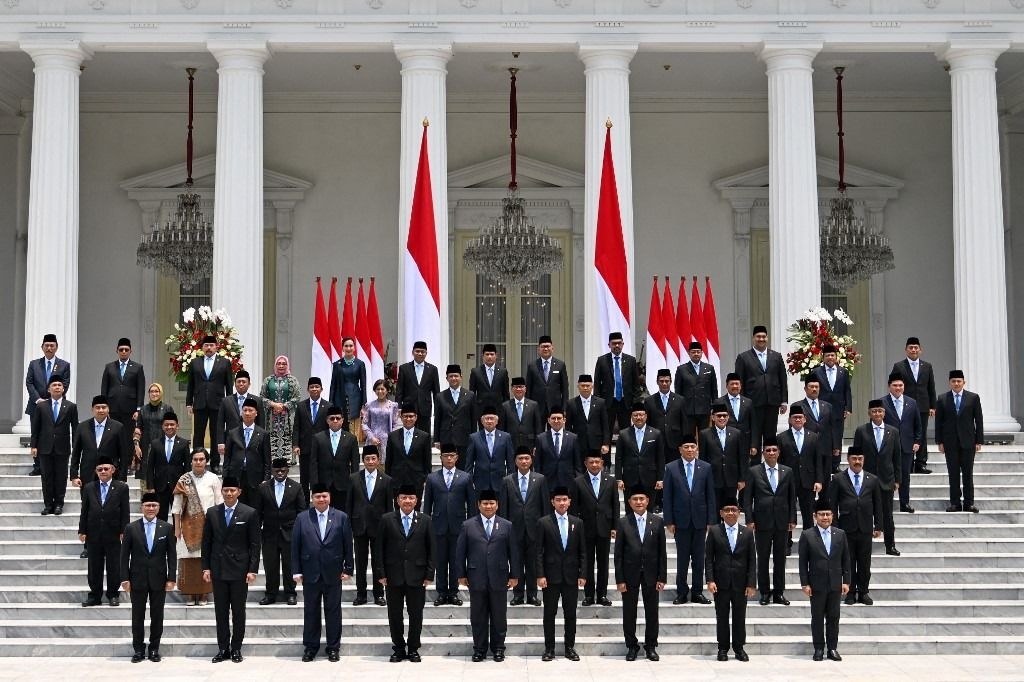 Indonesian President Prabowo treads carefully on reshuffle demands