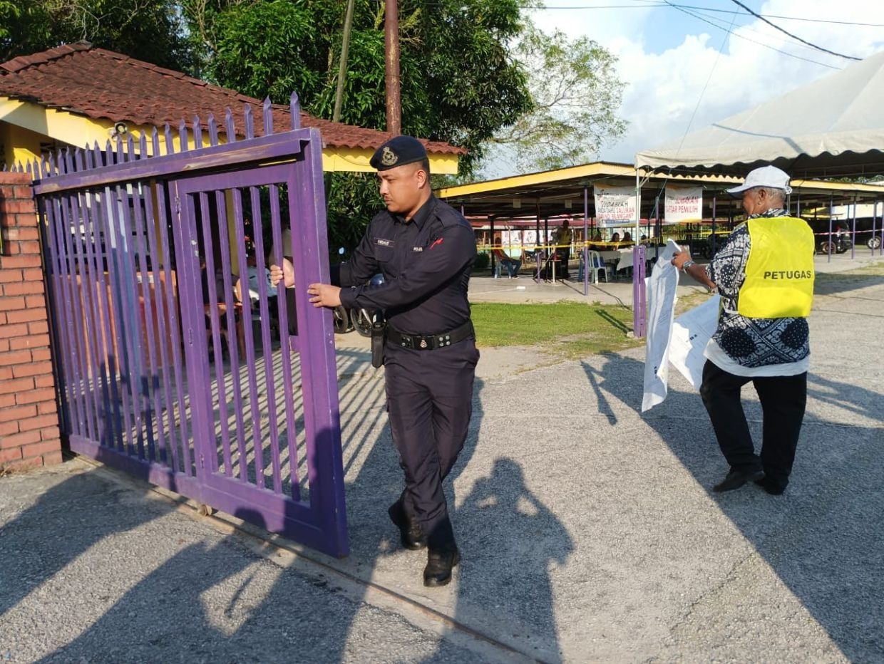 Ayer Kuning polls: All polling centres closed, results expected at 9pm