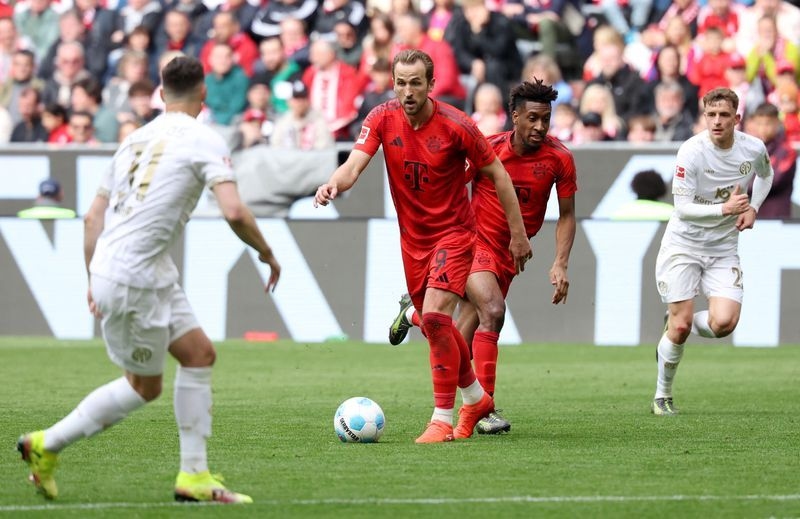 Soccer-Bayern cruise past Mainz 3-0 but title celebrations on ice