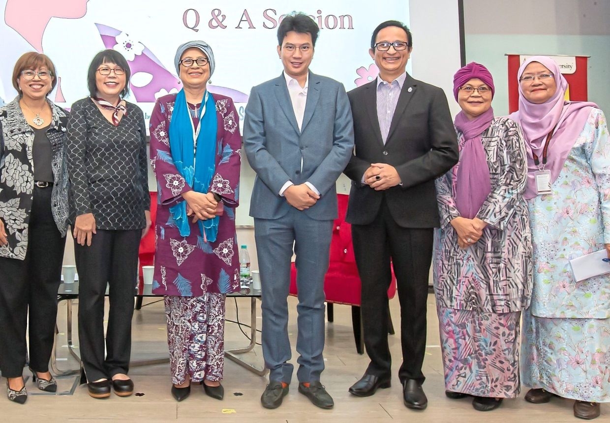 A spotlight on gender barriers