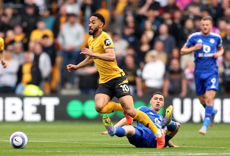 Soccer-Cunha dismantles Leicester in sixth successive win for Wolves