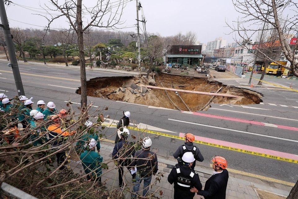 Seoul steps up sinkhole prevention efforts after fatal accidents