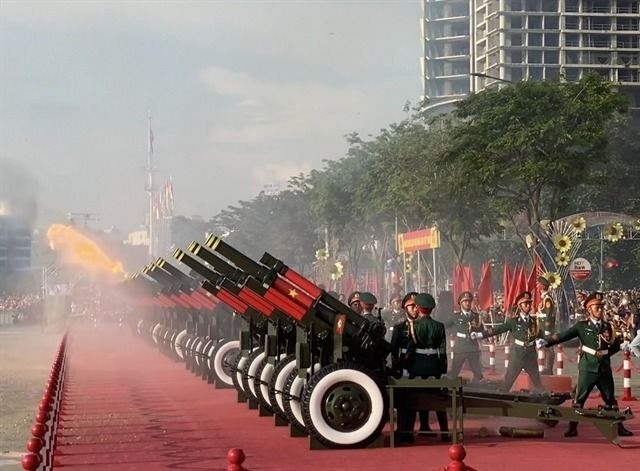 Final, full-dress rehearsal of grand parade for 50th anniversary of National Reunification held in HCM City