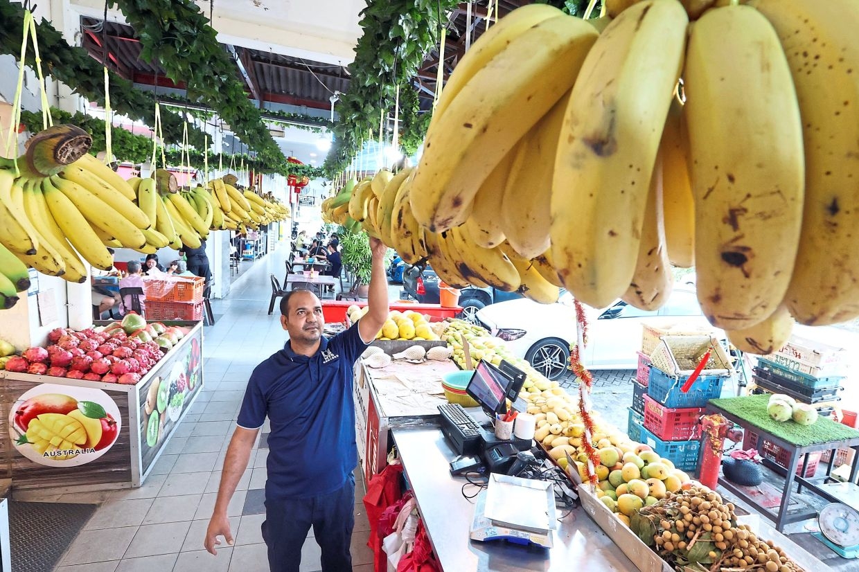 Farmers: Opt for locally grown fruit