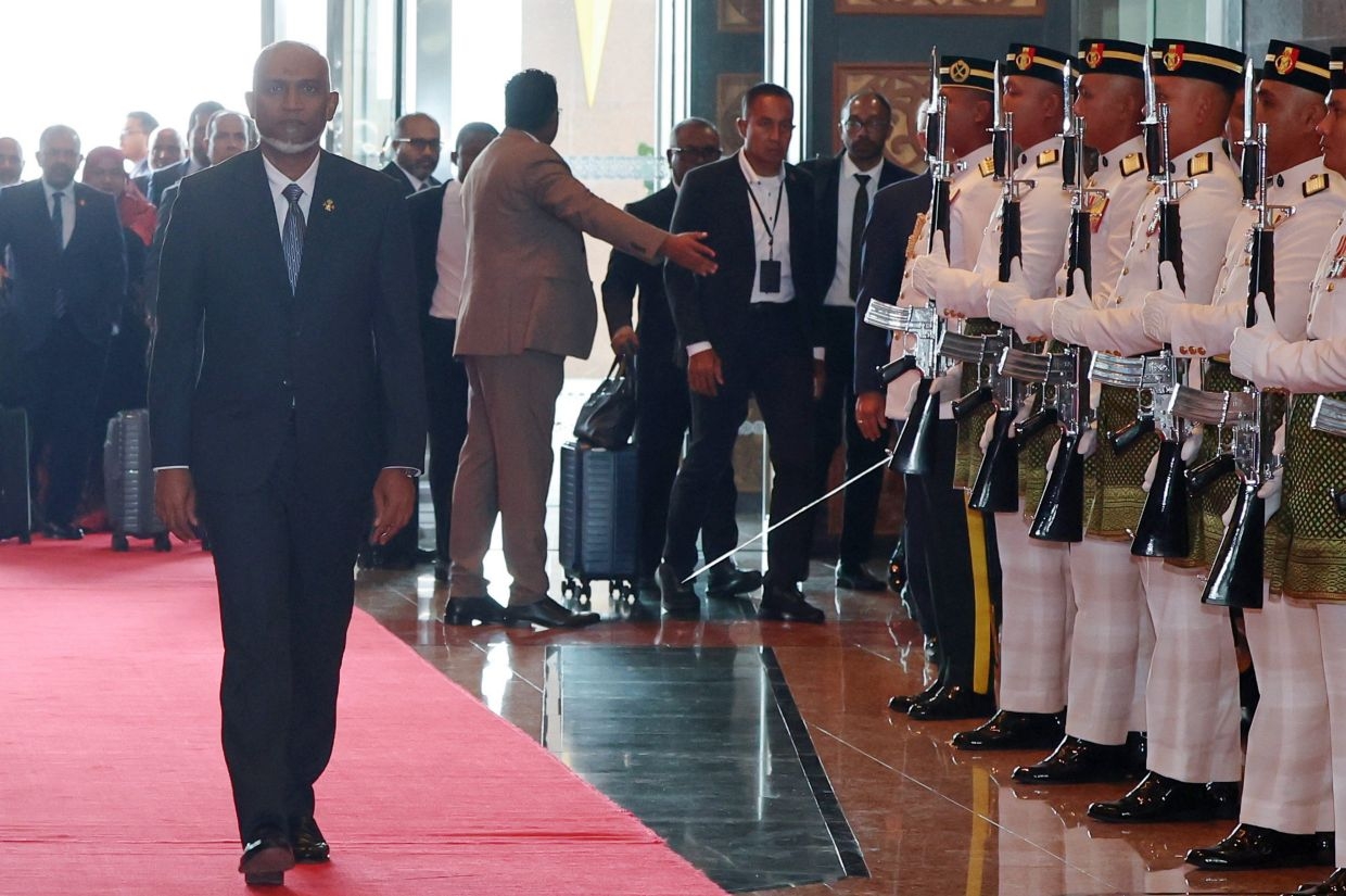 Maldives President accorded official welcome at Perdana Putra