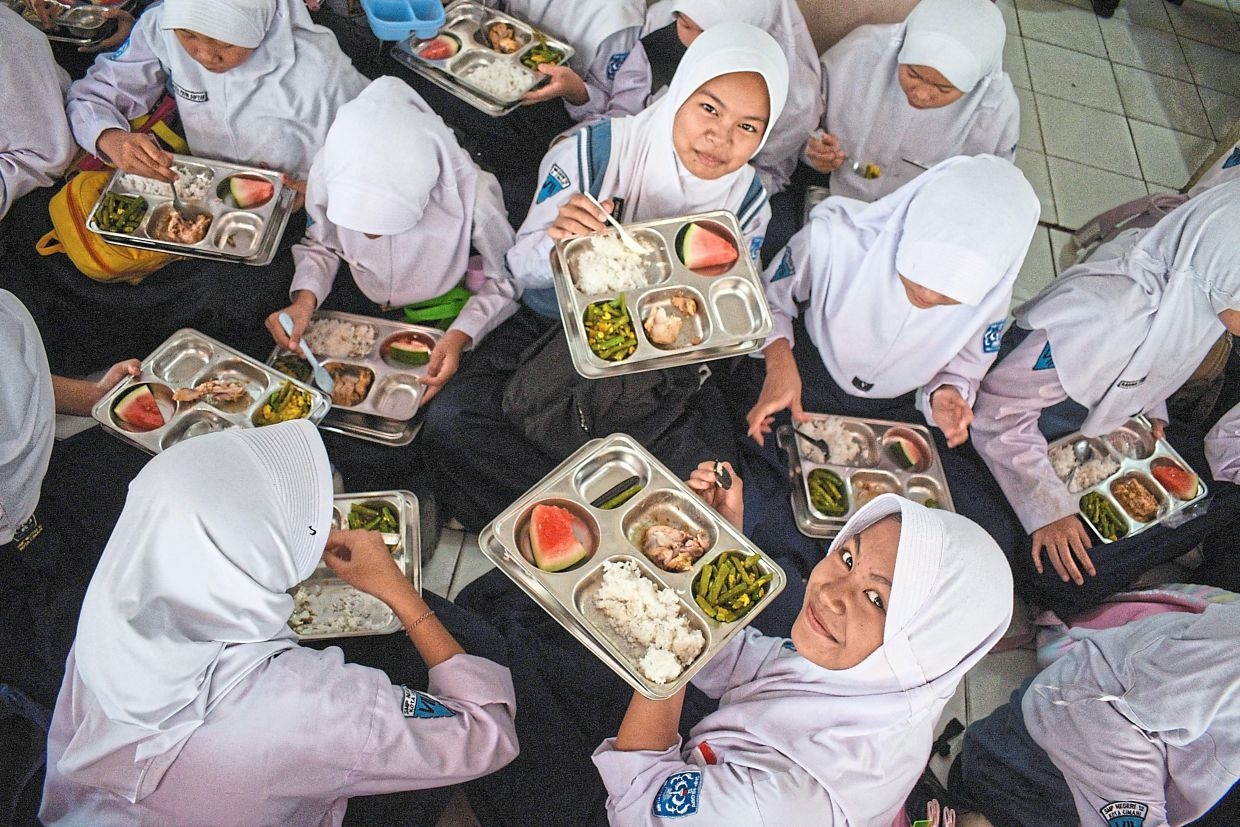 Indonesian free meal programme faces hurdles on food safety, funds management