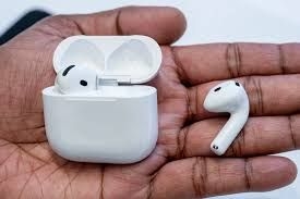 Singapore ex-national serviceman cop gets week in jail for stealing AirPods from station inspector