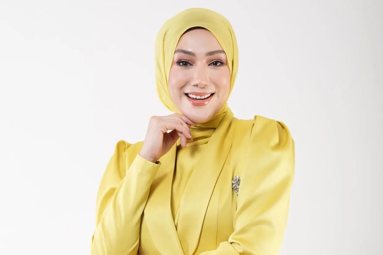 The evergreen Erra Fazira, forever Malaysia's favourite sweetheart, has newfound joy in love and career